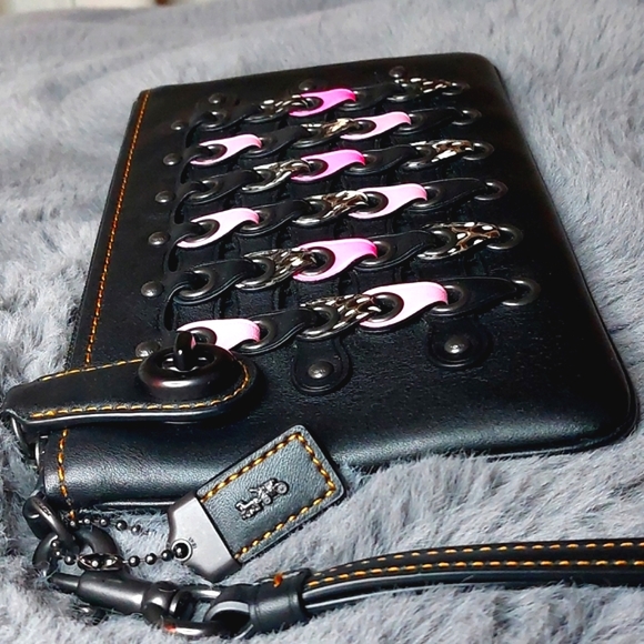 SOLD🥰 Coach 1941 exotic 21 wristlet wallet  in smooth glovetanned 🖤🩶🤍🩷 - Picture 2 of 15